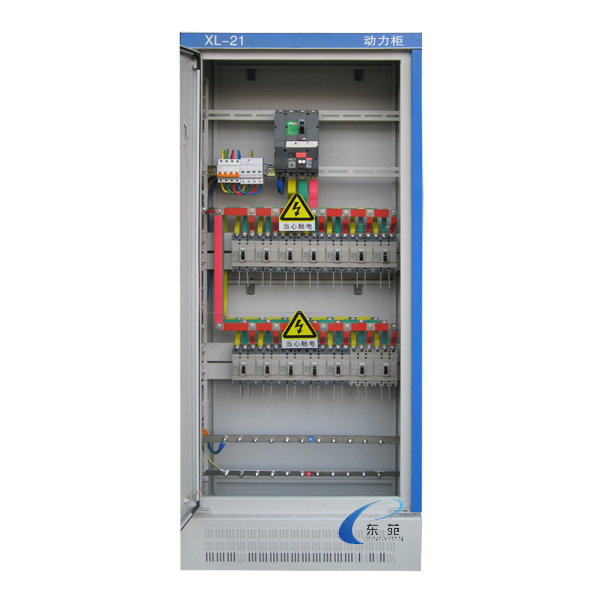 XL21系列动力配电箱适合于工业与民用建筑中作交流频率为50HZ、电压500V及以下、三相四线电力系统的动力配电和照明配电用。同时适合制作各种电动机启动柜,包括全压直接启动柜,全数字控制软启动柜、自耦降压启动柜,星三角启动柜,多速电动机启动柜等。具有数十种一次线路方案号或派生方案号供选择使用,适用范围广。 本产品系户内封闭式配电箱。箱体用薄钢板弯制焊接而成,正面为单扇左开门,门上装有电压表、电流表等测量仪表和操作电器、信号电器等,是一种结构简单、运行可靠、成本较低的动力配电装置